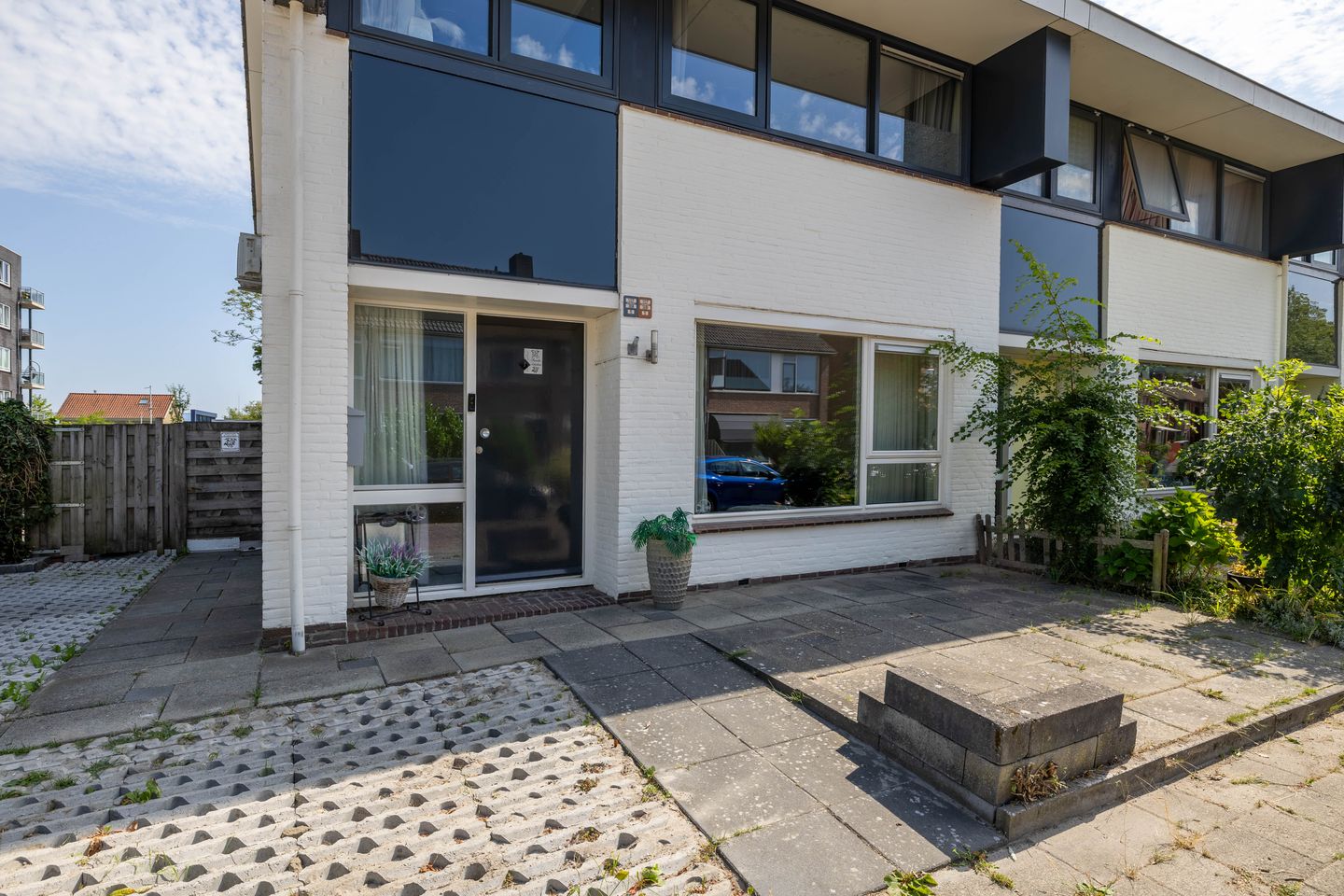 Photo 10 of Westhemstraat 1