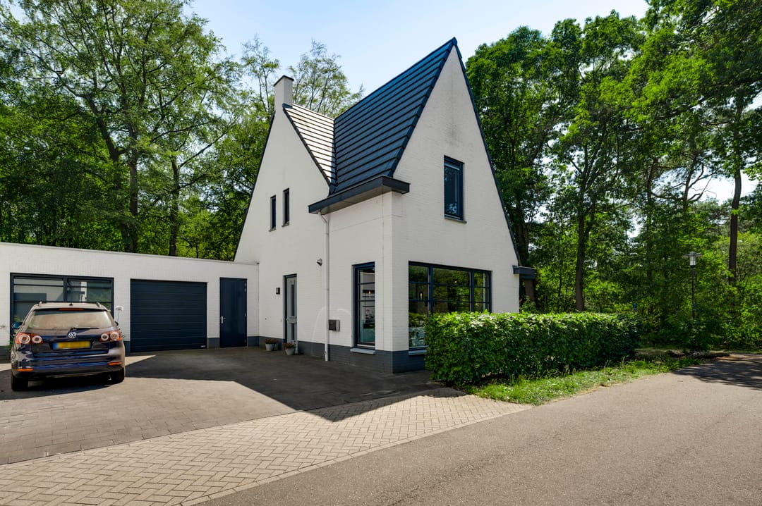 Photo 2 of Esdoornstraat 13