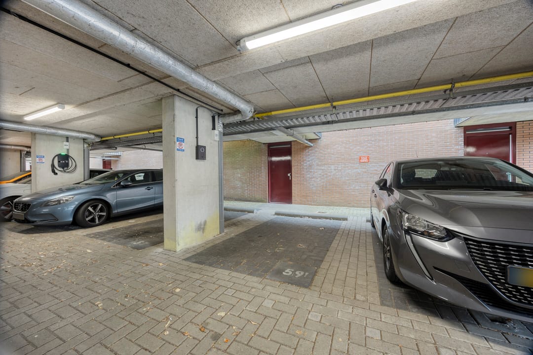 Photo 28 of Jacques Veltmanstraat 131