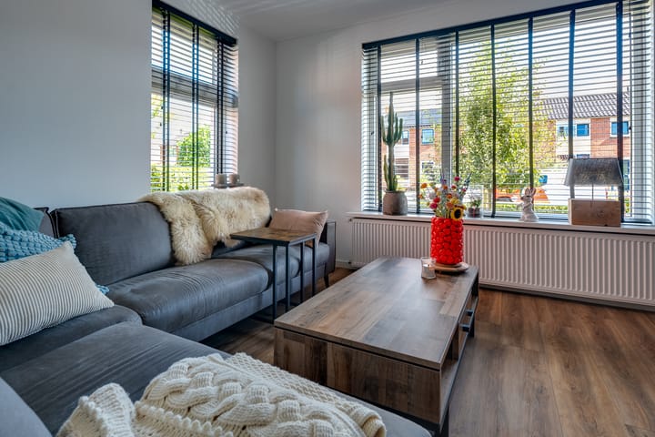 Twee-onder-één-kap te koop: Langelaan 32, Surhuisterveen