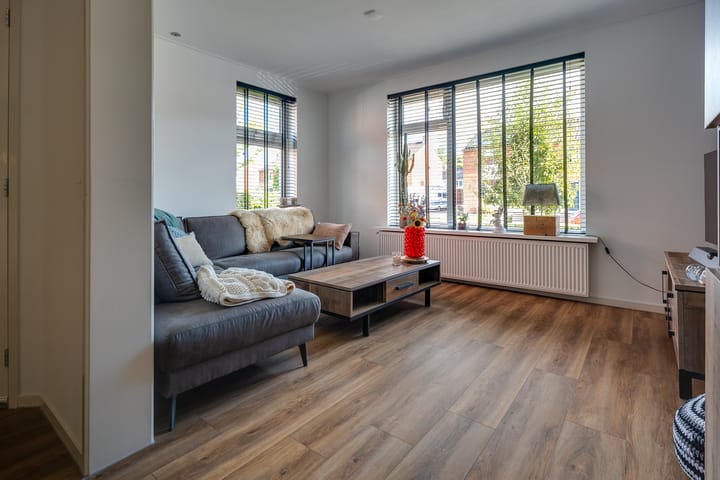 Twee-onder-één-kap te koop: Langelaan 32, Surhuisterveen
