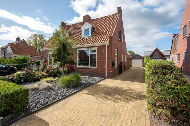 Twee-onder-één-kap te koop: Langelaan 32, Surhuisterveen
