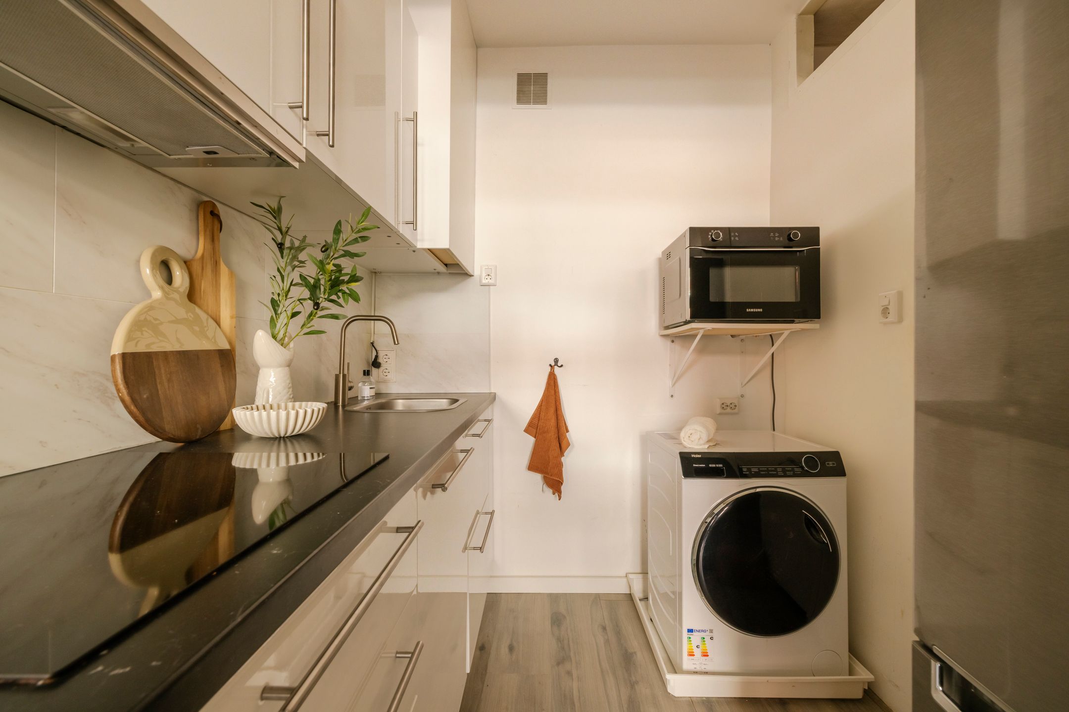 Photo 12 of Berckheydestraat 14-B