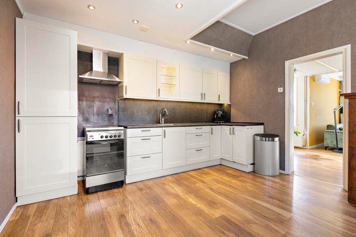 Vrijstaande woning te koop: U.T. Delfiaweg 12, Groningen