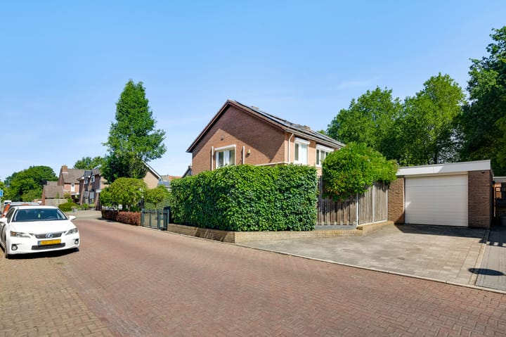 Twee-onder-één-kap te koop: Klingbemden 38, Brunssum