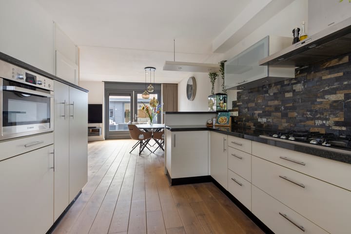 Tussenwoning te koop: Uithof 8, Hedel