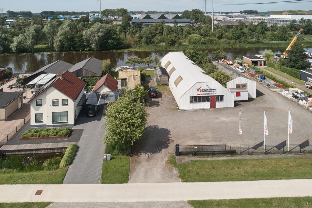 View photo 1 of Leeuwarderstraatweg 83-85