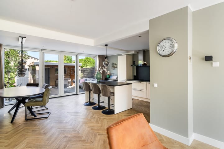 Tussenwoning te koop: Kastanjelaan 25, Dordrecht