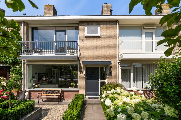 Tussenwoning te koop: Kastanjelaan 25, Dordrecht