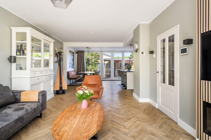Tussenwoning te koop: Kastanjelaan 25, Dordrecht