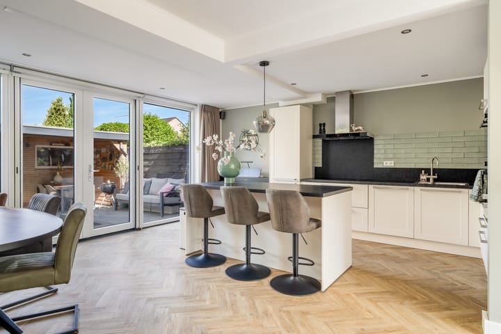 Tussenwoning te koop: Kastanjelaan 25, Dordrecht