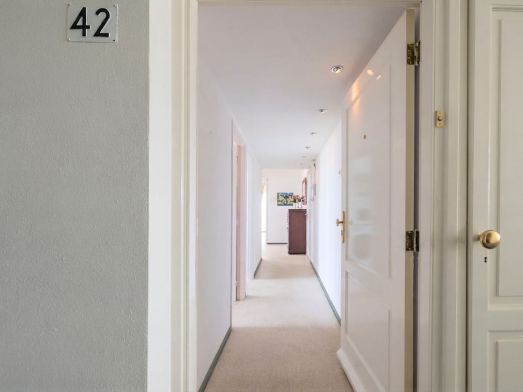 Photo 8 of Burgemeester van Alphenstraat 61-F42