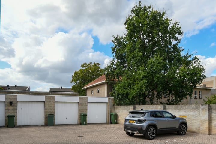 Tussenwoning te koop: Molenpoort 3, Weert