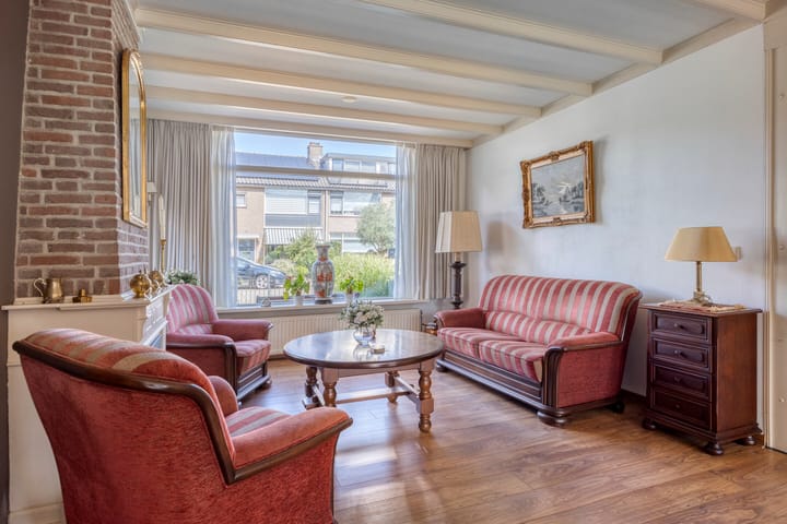 Tussenwoning te koop: Esdoornlaan 7, Harmelen