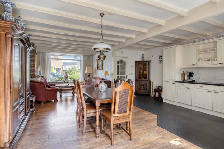 Tussenwoning te koop: Esdoornlaan 7, Harmelen