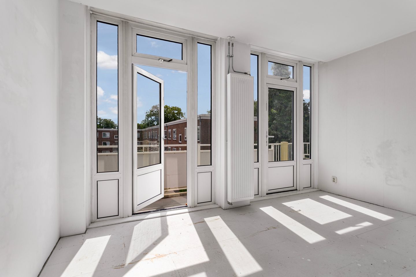 Photo 4 of Johannes van der Waalsstraat 6-2