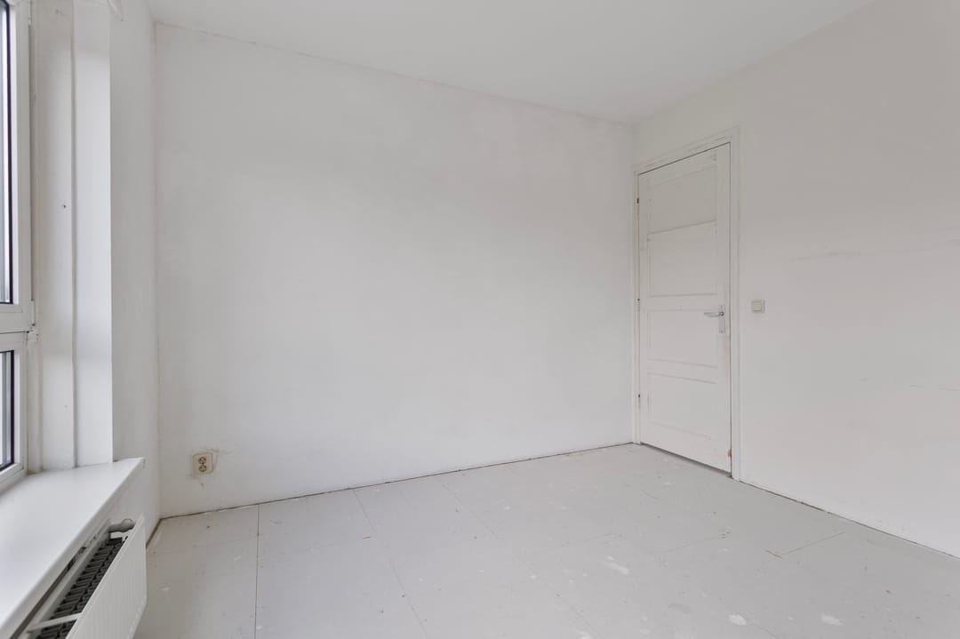 Photo 11 of Johannes van der Waalsstraat 6-2