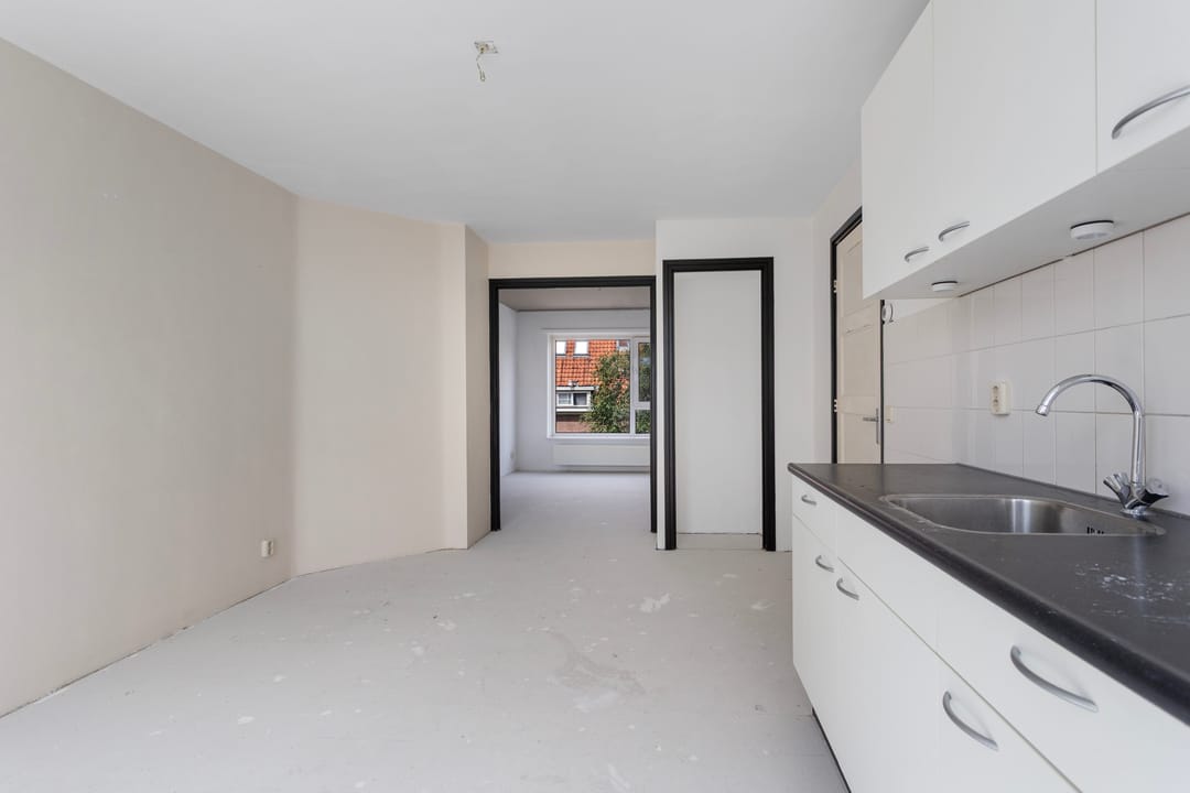 Photo 17 of Johannes van der Waalsstraat 6-2