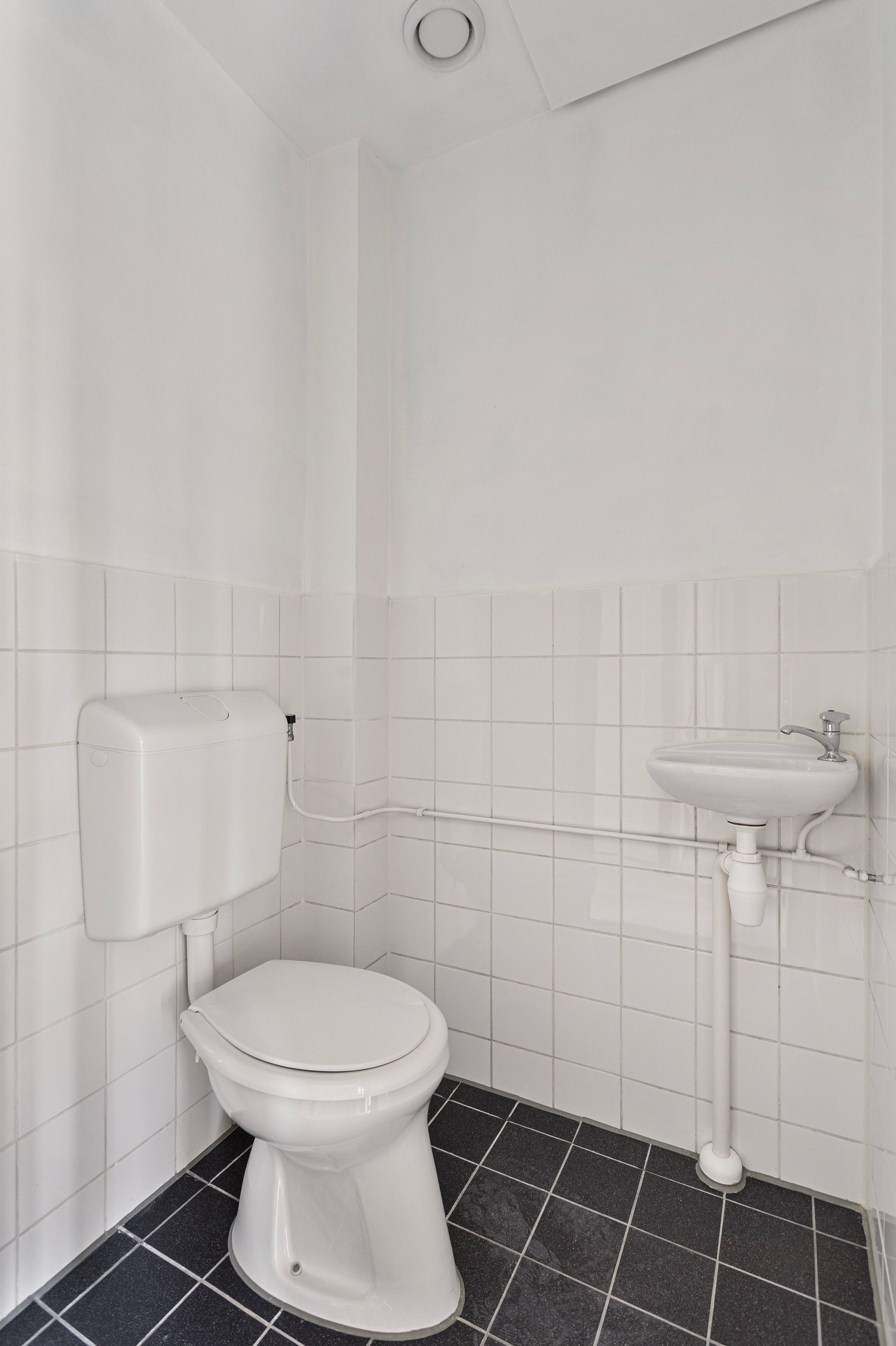 Photo 15 of Johannes van der Waalsstraat 6-2