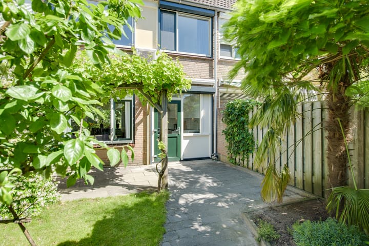 Tussenwoning te koop: de Graaff 64, Werkendam