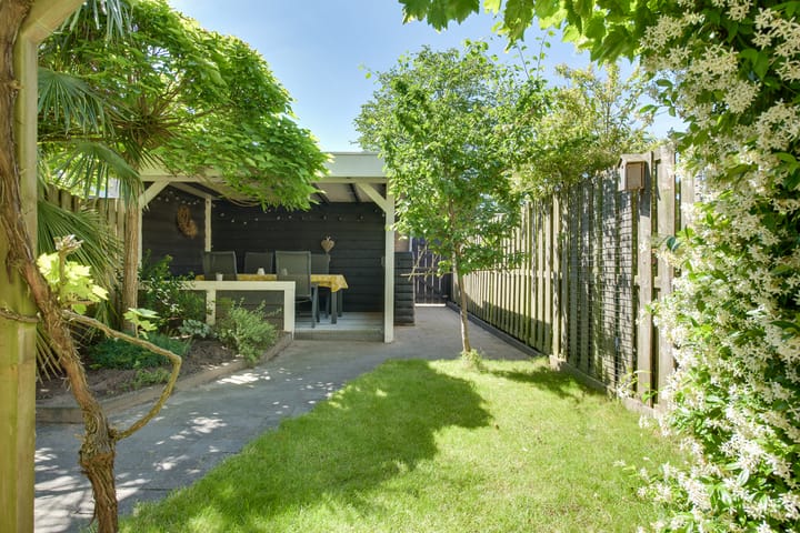 Tussenwoning te koop: de Graaff 64, Werkendam
