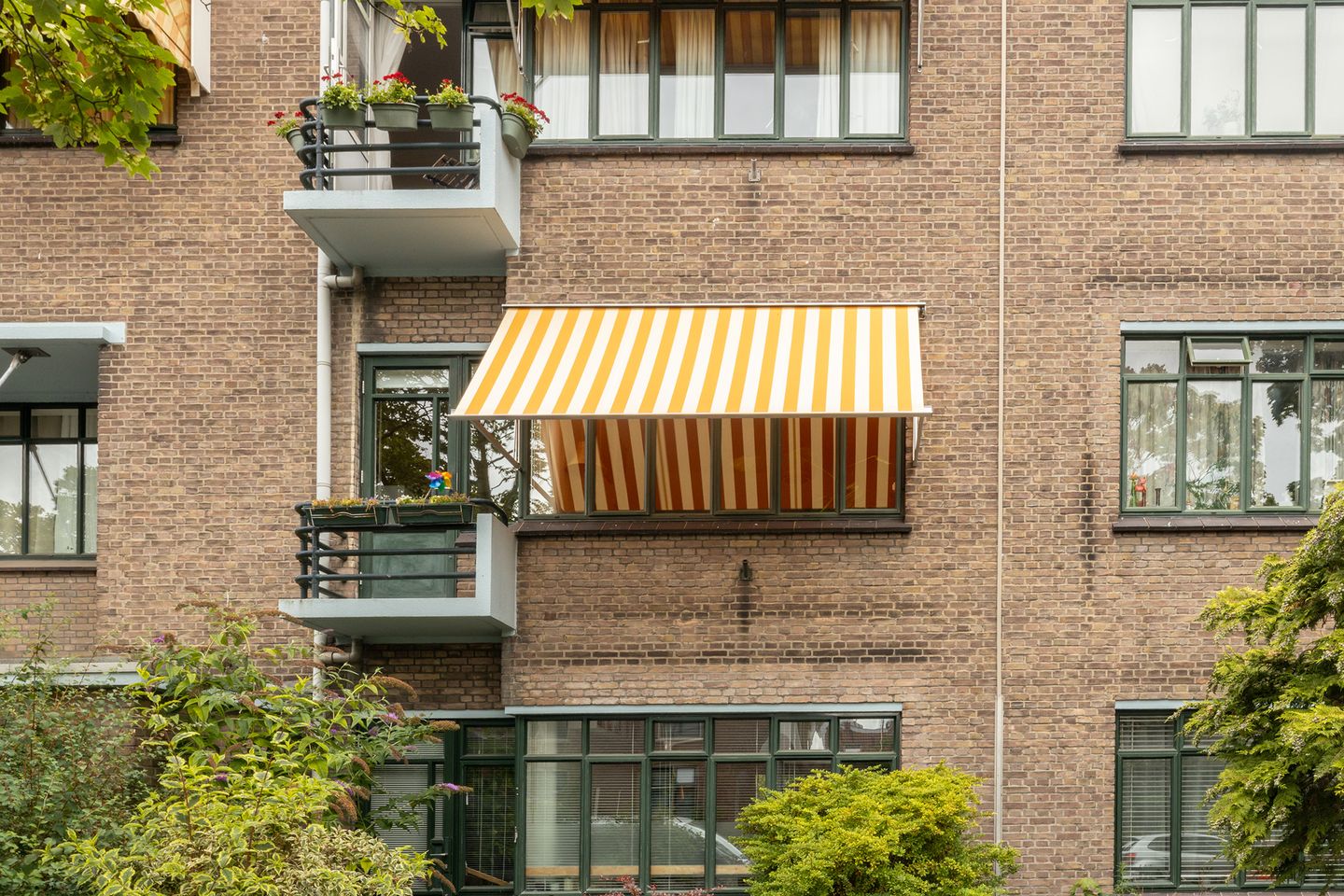 Photo 35 of Van Hogendorpstraat 91