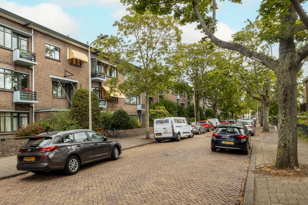 Photo 38 of Van Hogendorpstraat 91
