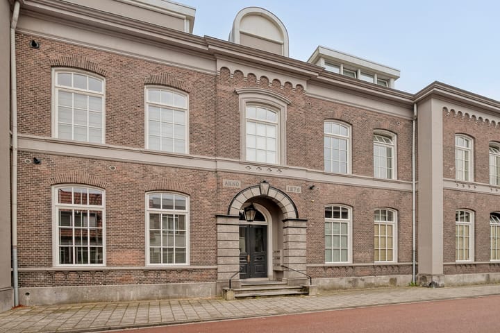 Photo 5 of Van Karnebeekstraat 67