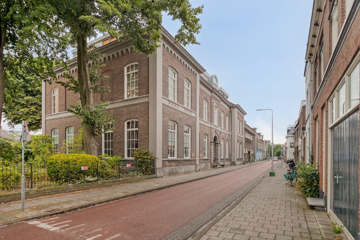 Photo 1 of Van Karnebeekstraat 67