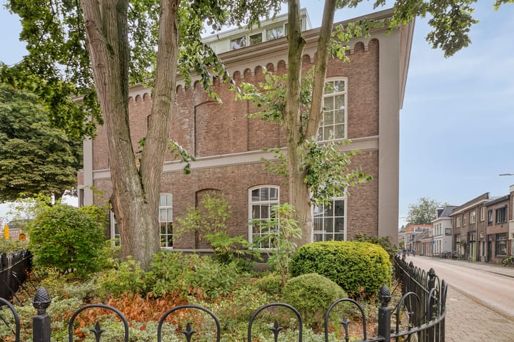 Photo 3 of Van Karnebeekstraat 67