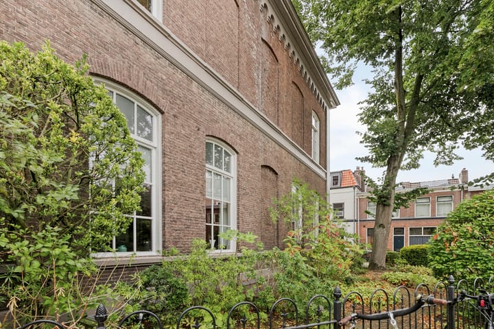 Photo 4 of Van Karnebeekstraat 67