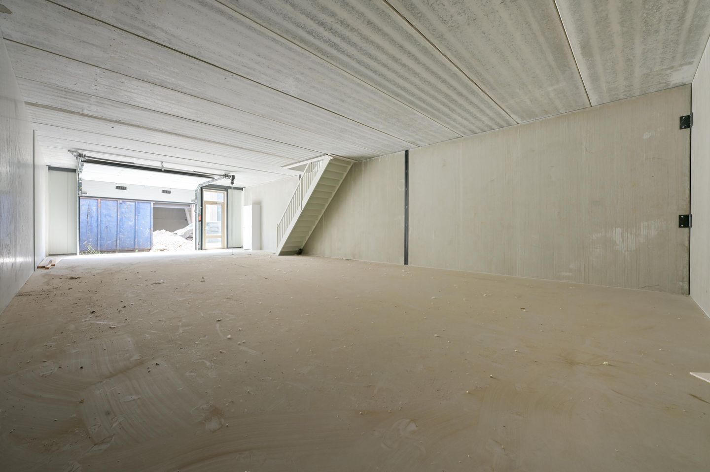 View photo 1 of Amersfoortsestraat 22-B8