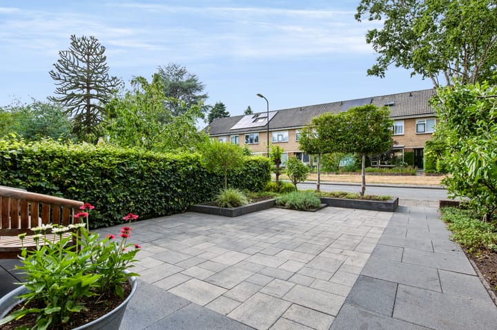 Tussenwoning te koop: Serenadestraat 10, Apeldoorn