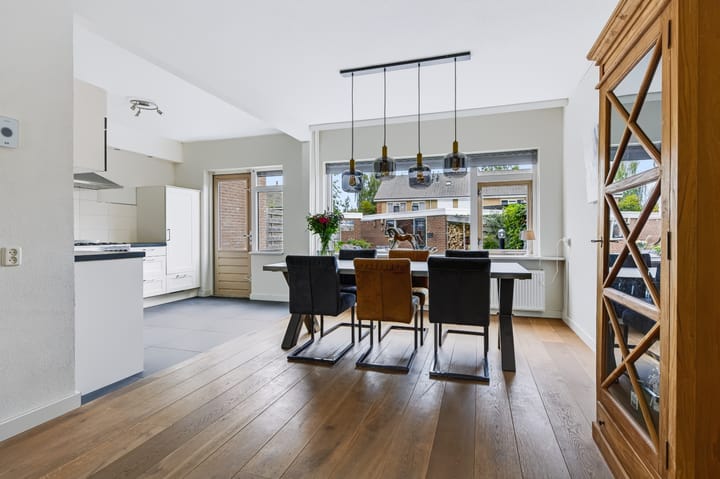 Tussenwoning te koop: Serenadestraat 10, Apeldoorn