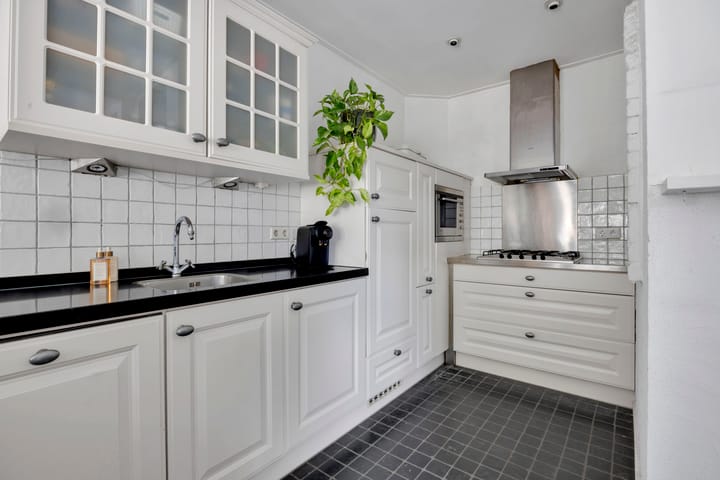 Tussenwoning te koop: Oranjestraat 8, Alphen Aan Den Rijn