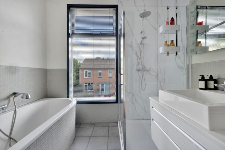 Tussenwoning te koop: Oranjestraat 8, Alphen Aan Den Rijn