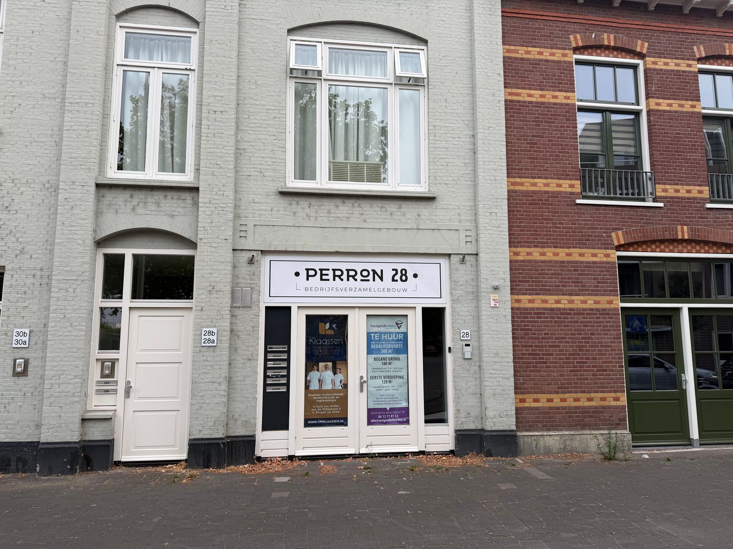 Bekijk foto 2 van Oude Stationsweg 28