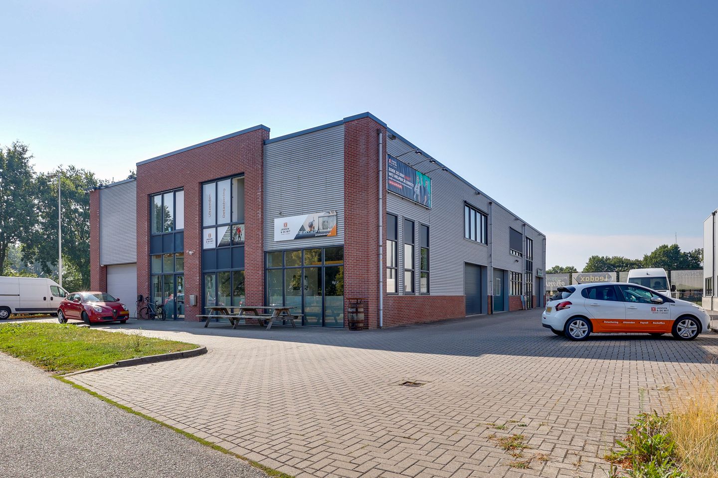 View photo 2 of Veldweg 8-a8