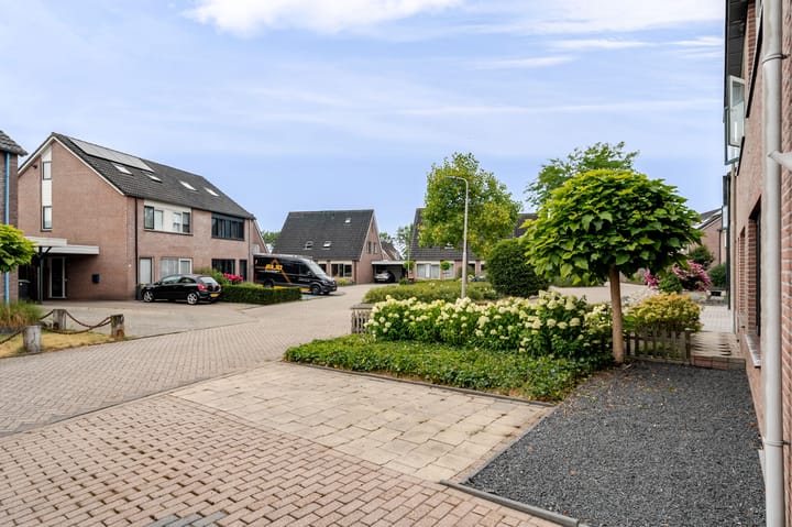 Twee-onder-één-kap te koop: Van der Brugghenstraat 1, Bergentheim