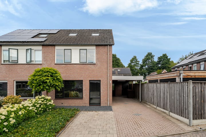 Twee-onder-één-kap te koop: Van der Brugghenstraat 1, Bergentheim
