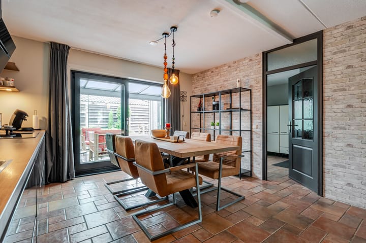 Twee-onder-één-kap te koop: Van der Brugghenstraat 1, Bergentheim