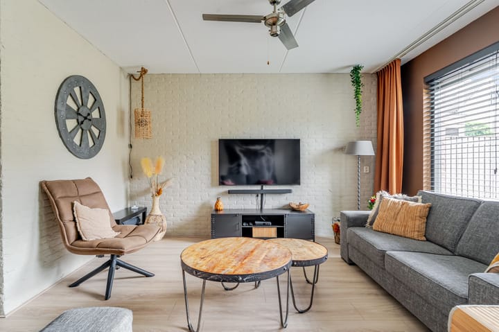 Twee-onder-één-kap te koop: Van der Brugghenstraat 1, Bergentheim