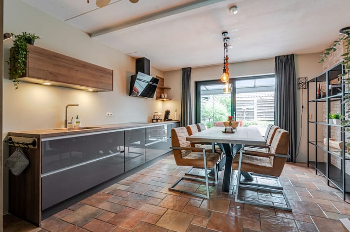 Twee-onder-één-kap te koop: Van der Brugghenstraat 1, Bergentheim