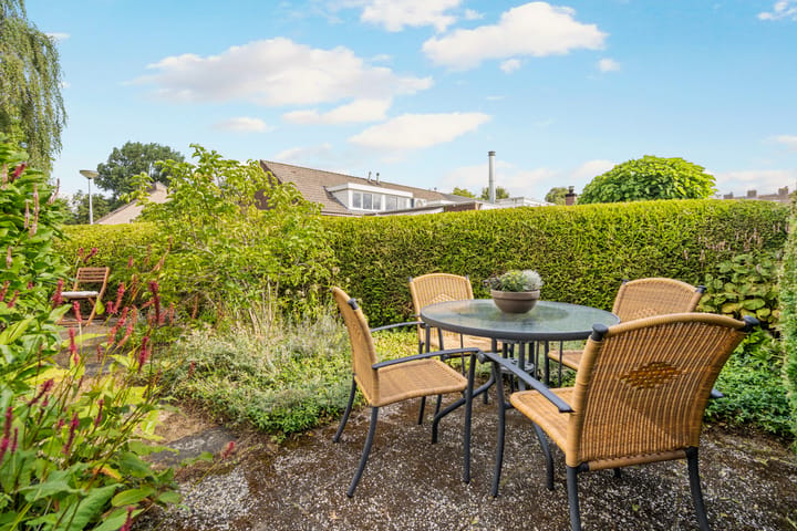 Tussenwoning te koop: Oosterbeekplantsoen 12, Heemskerk