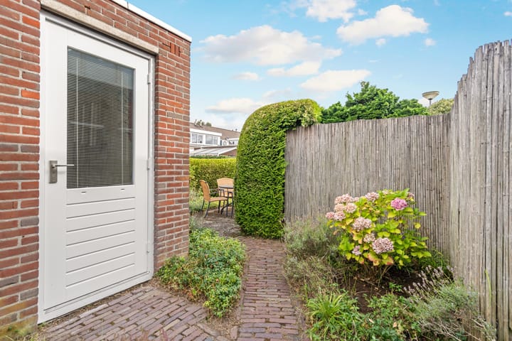 Tussenwoning te koop: Oosterbeekplantsoen 12, Heemskerk