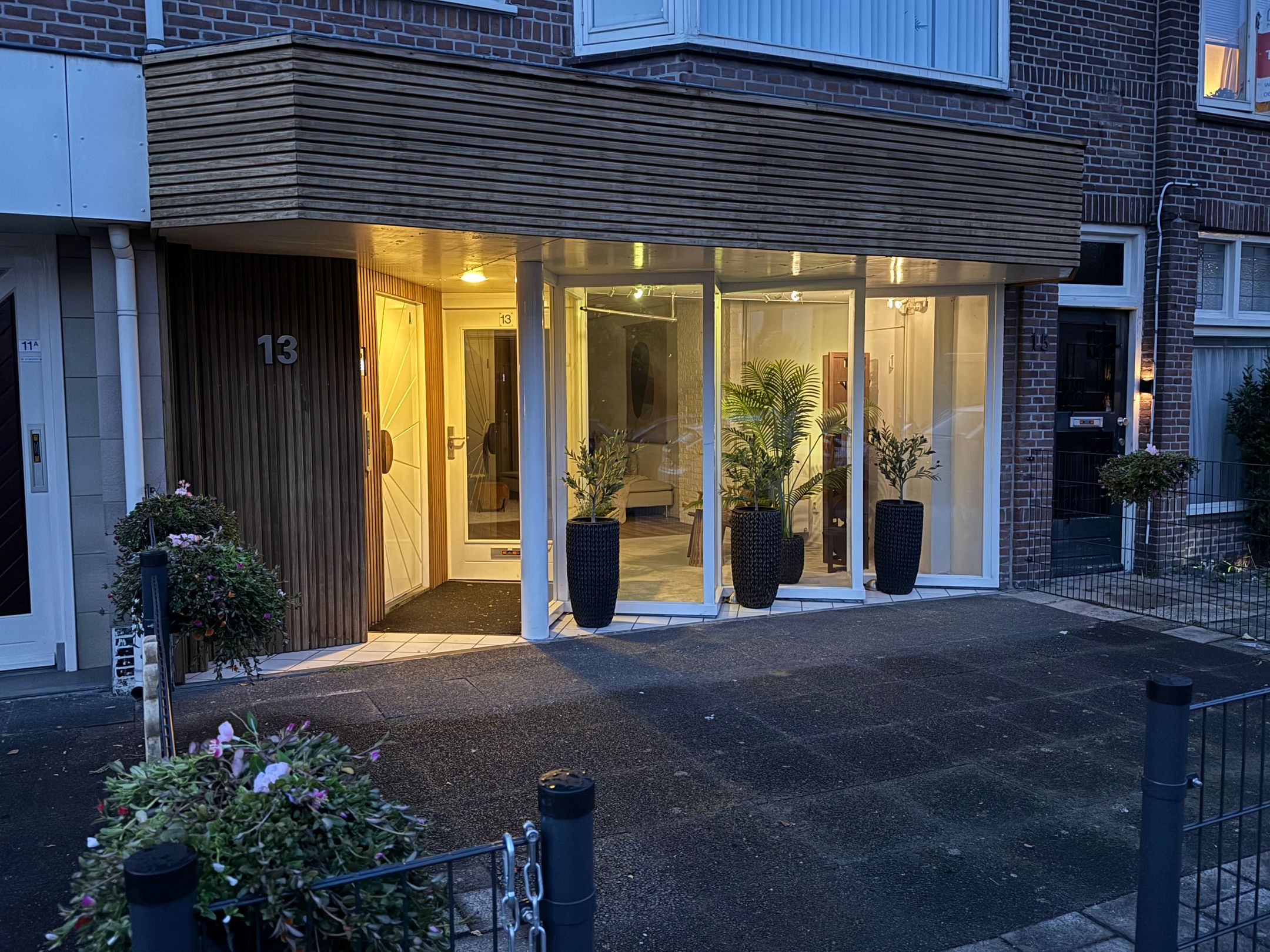 Photo 30 of Floresstraat 13-ZW