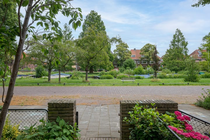 Tussenwoning te koop: Lorentzkade 26, Leiden