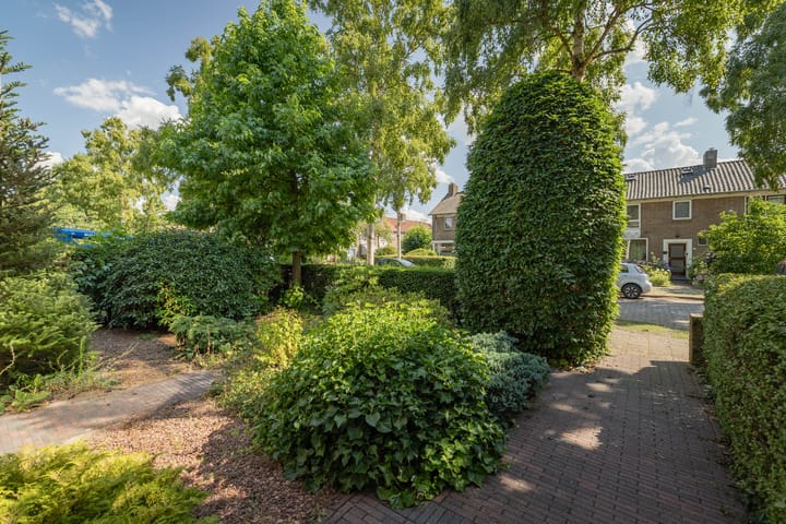 Twee-onder-één-kap te koop: Scharfstraat 19, Deventer