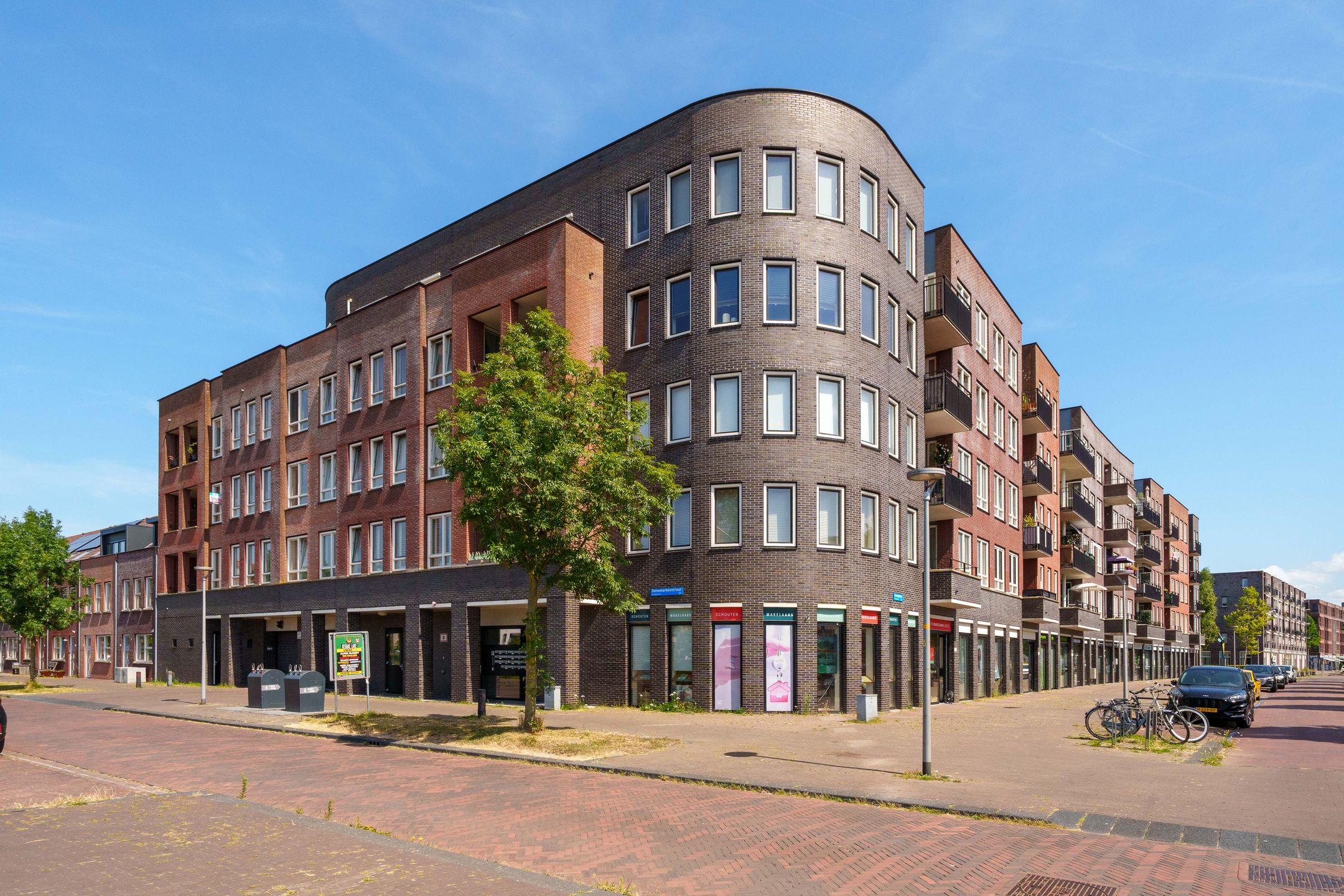 Photo 39 of Denemarkenstraat 4