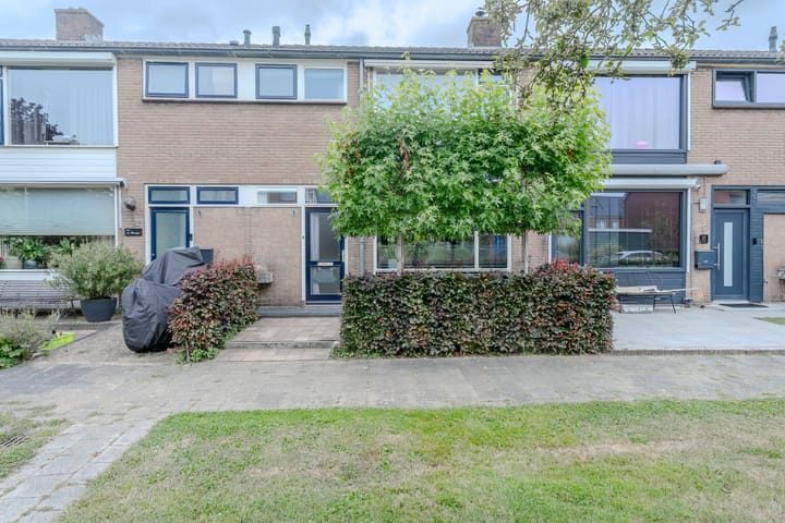 Tussenwoning te koop: Lodewijk van Nassaustraat 25, Leerdam